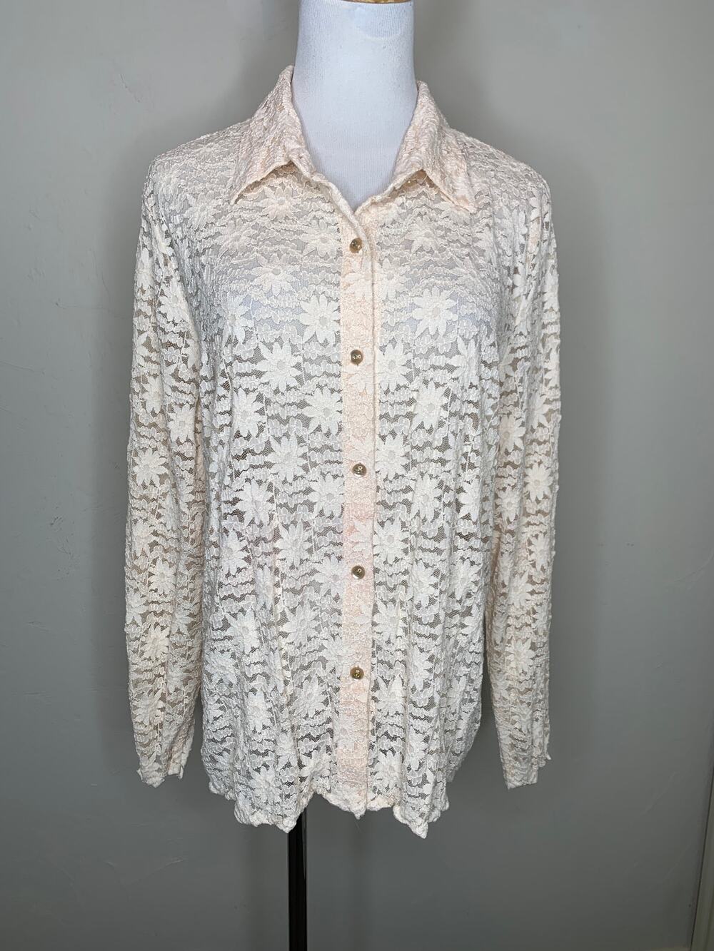 Sag Harbor Sheer Stretch Lace Cream Blouse Size Large